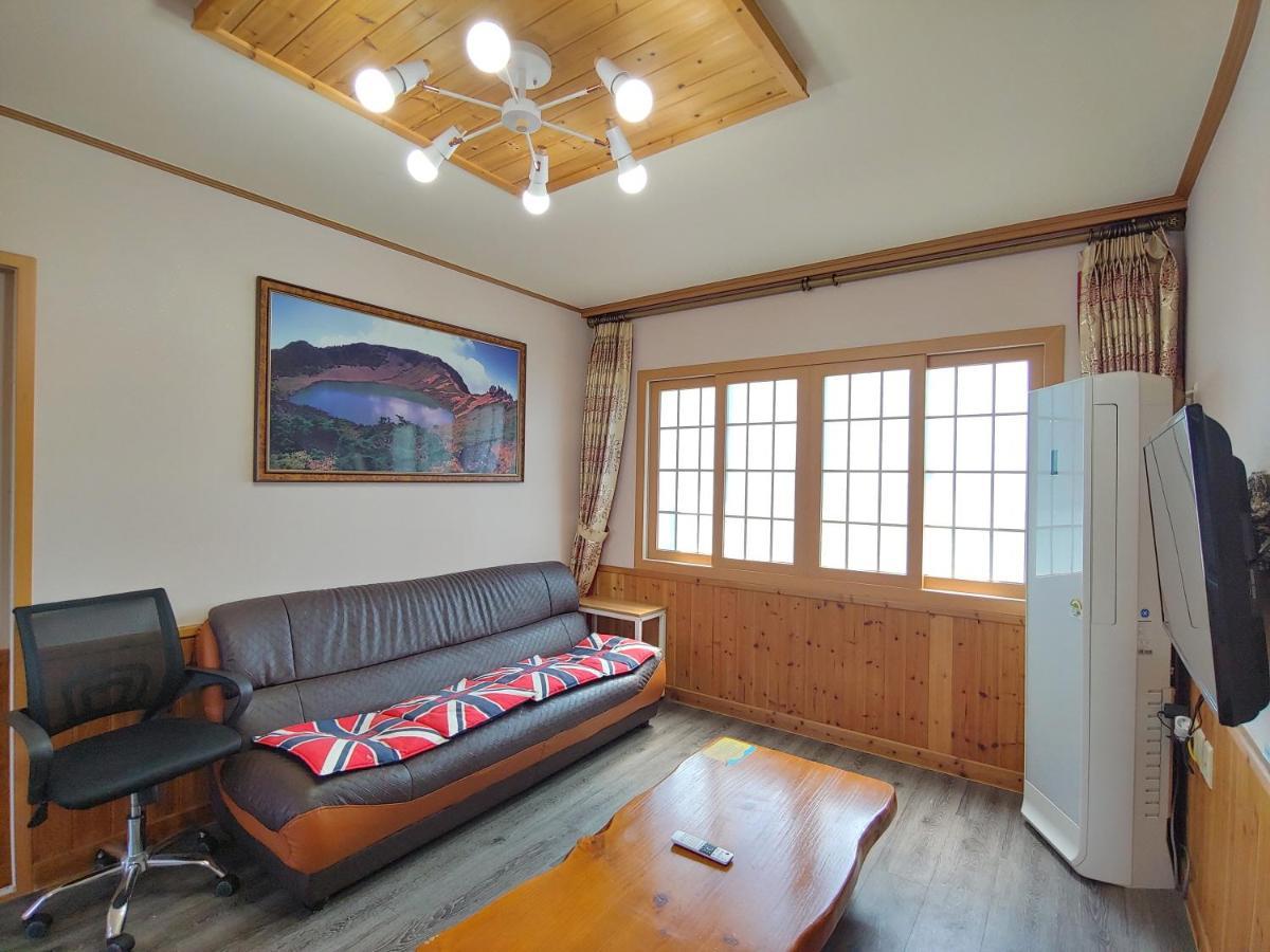 Gyulhouse Pension Seogwipo Exterior photo