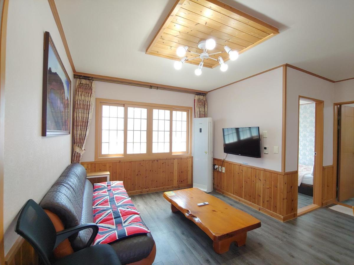 Gyulhouse Pension Seogwipo Exterior photo